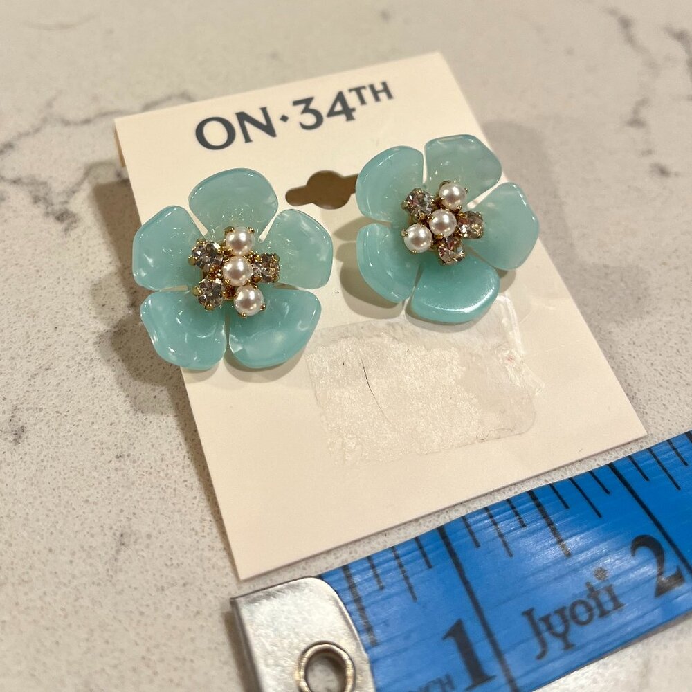 NWT *On 34th* Vintage Blue/Green Flower Stud Earrings | Pearl & Sparkle Center - Picture 4 of 8